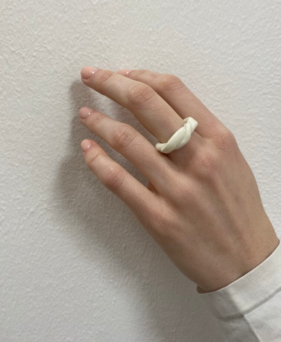 MILKY PORCELAIN RING - White